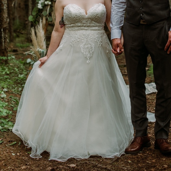 Enchanting by Mon Cheri Wedding Gown - Picture 3 of 15